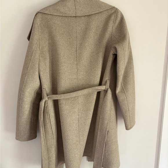Banana Republic Light Tan Coat - Picture 4 of 4